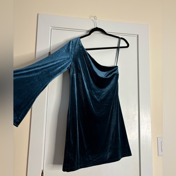 FRENCH CONNECTION VELVET DRESS - Picture 3 of 4